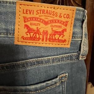 2 pair of gently used Levi’s jeans